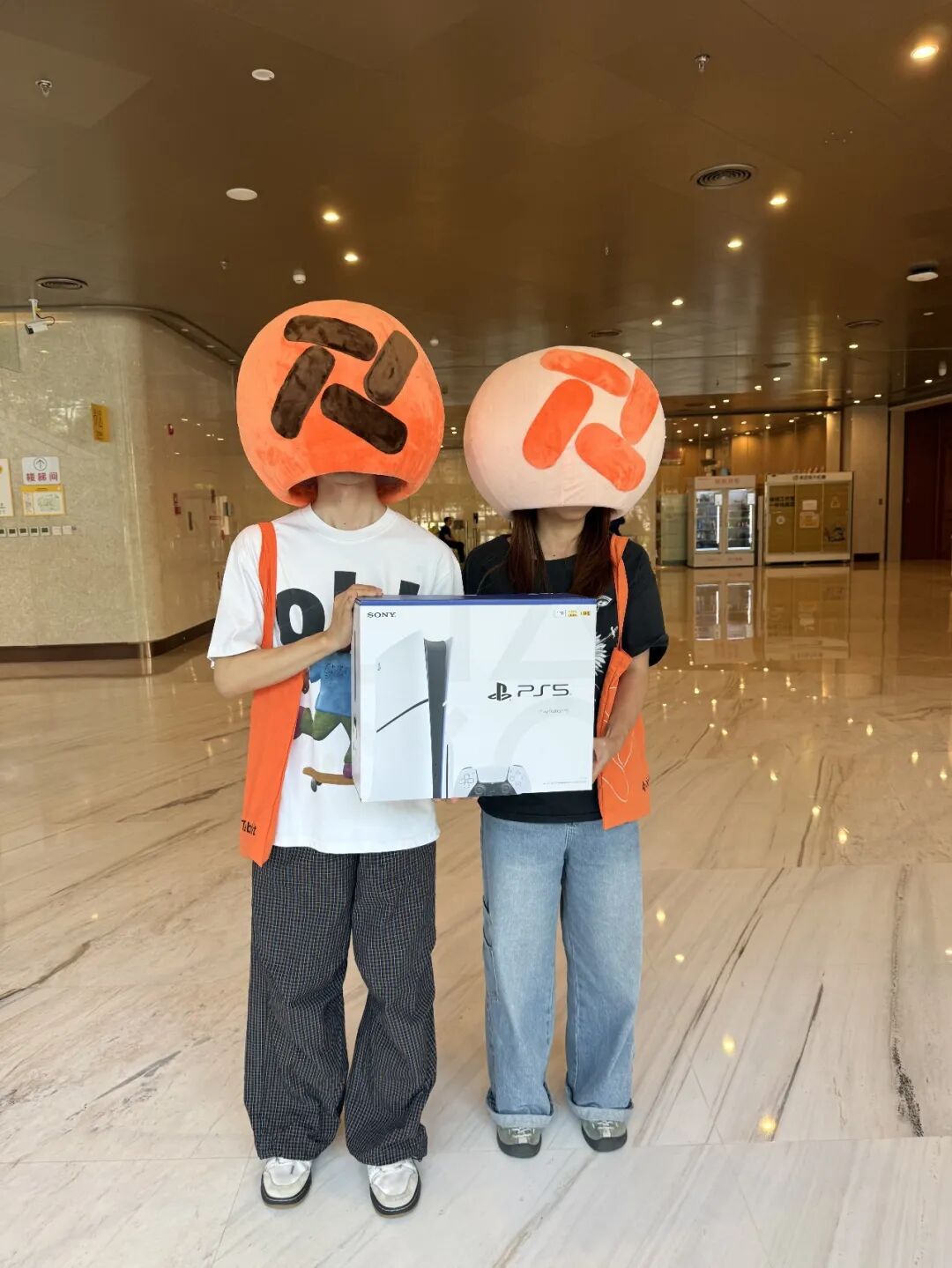 有人抽中 PS5 了！MacBook 还在等它的主人
